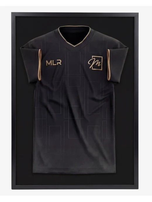 Shirtlijst L in zwart met een ingelijst shirt