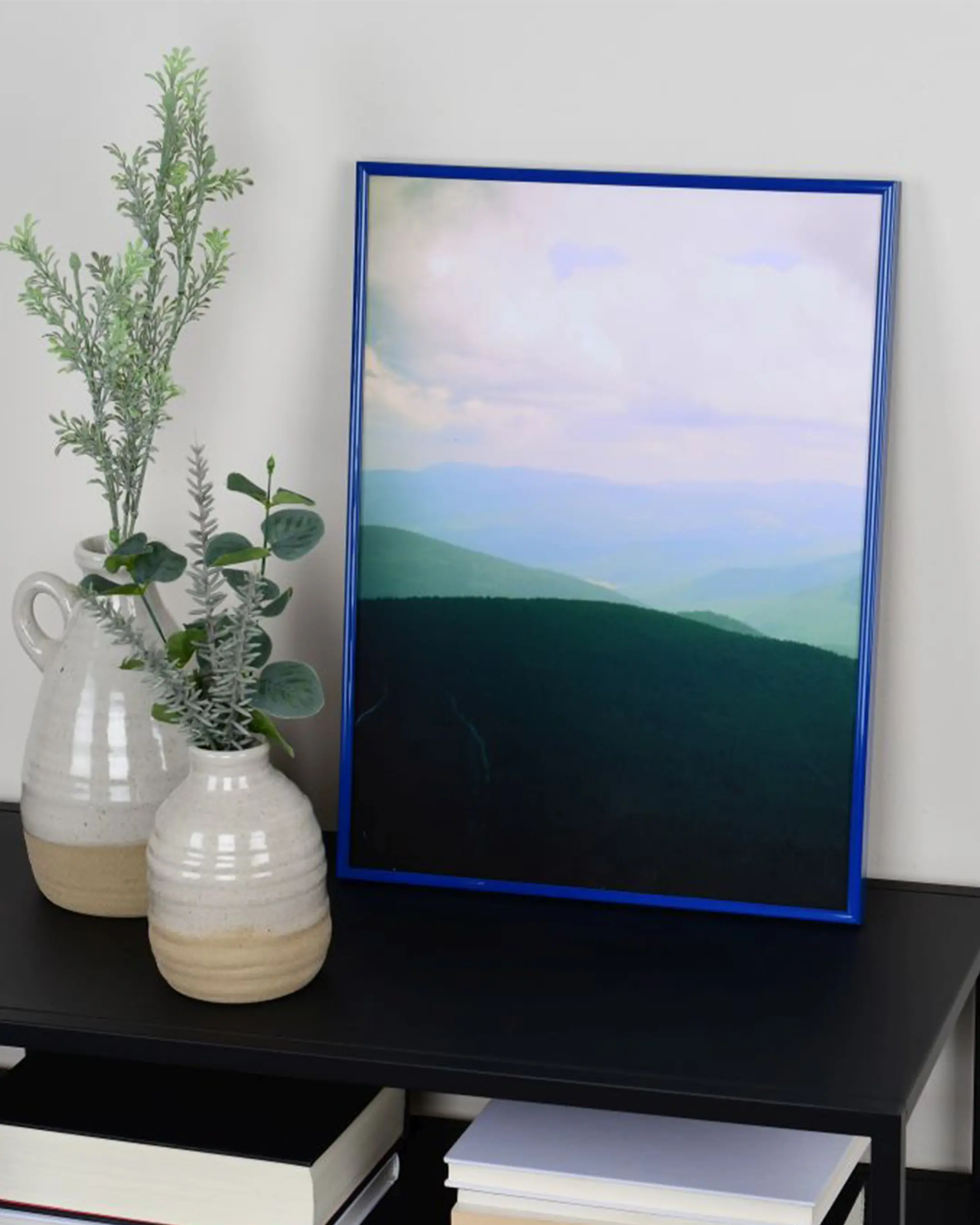 Kunststof fotolijst Sara blauw in een interieur