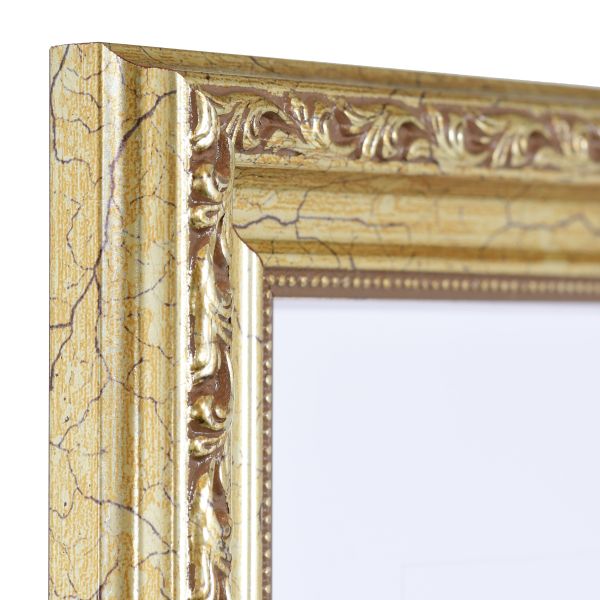Ansicht der Ecke eines verspielten, barocken Holzrahmens in der Farbe Antiksilber mit floralen Ornamenten und einem zarten Perlstab