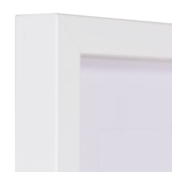 Ansicht der Ecke eines weissen Bilderrahmens mit glatter OberflÃ¤che und schlichtem Design