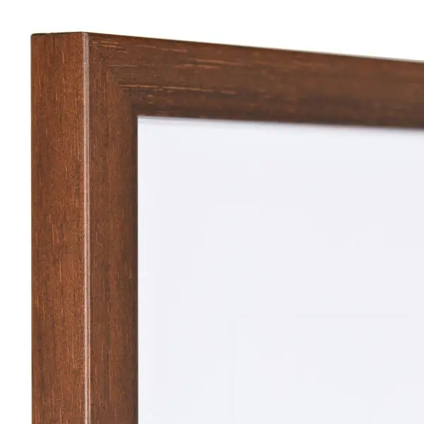 Ansicht der Ecke eines schmalen, dunkelbraun lackierten Bilderrahmens mit sichtbarer Holzstruktur und glatter OberflÃ¤che