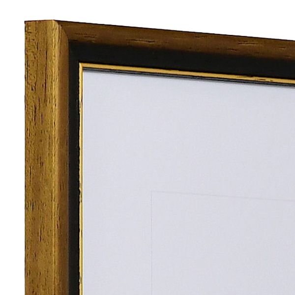 Aanzicht van de hoek van een houten fotolijst in de kleur bruin