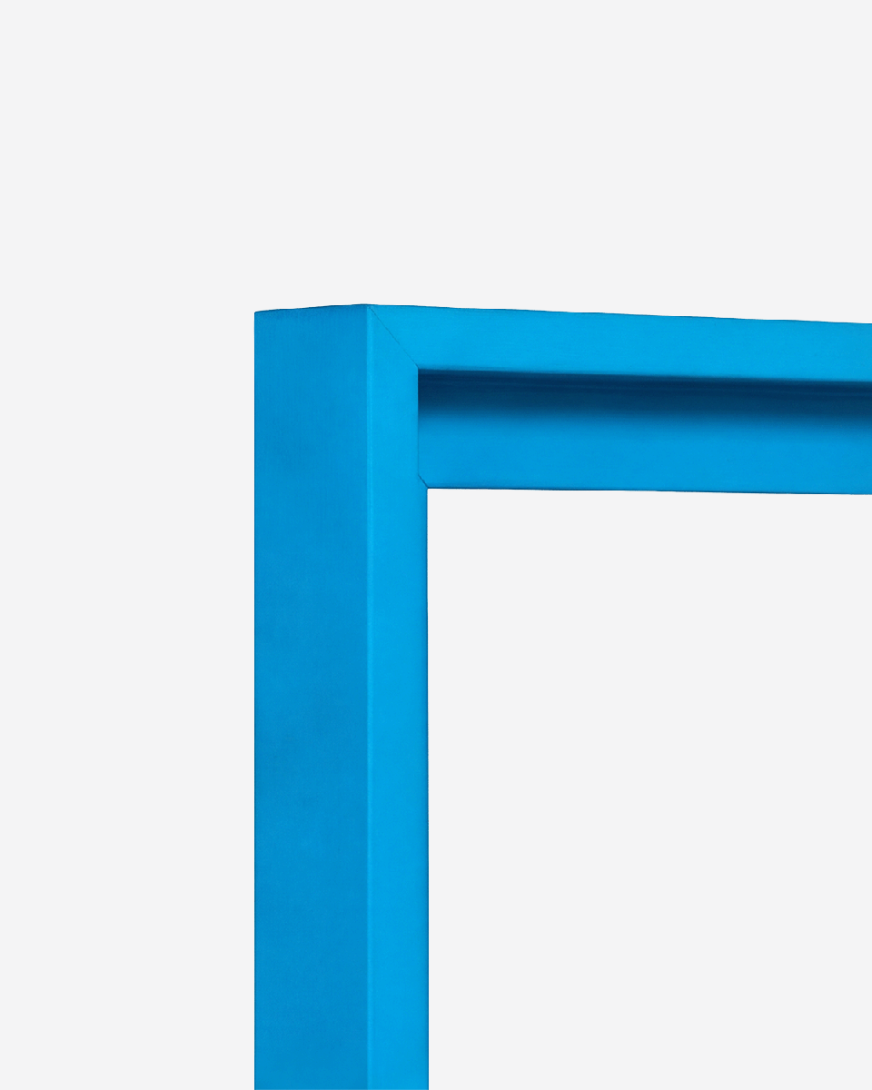 Hoekaanzicht van een baklijst in neonblauw voor canvassen