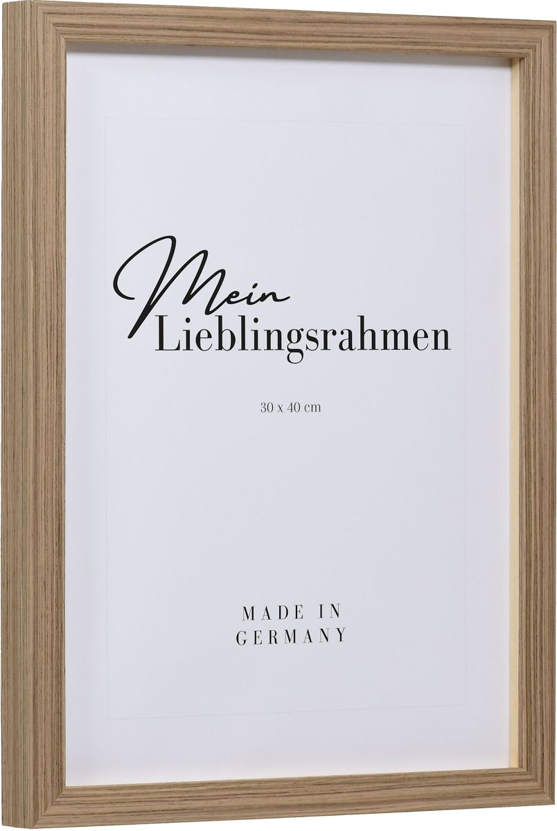 Seitenansicht eines Holzrahmens in der Farbe Nussbaum mit natÃ¼rlicher Maserung im Landhausstil