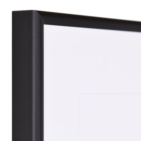 Ansicht der Ecke eines schwarzen, modernen Rahmens aus eloxiertem Aluminium mit robustem Halbrundprofil
