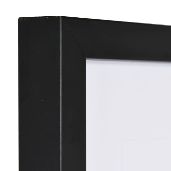 Ansicht der Ecke eines schwarzen Bilderrahmens A4 mit glatter OberflÃ¤che und schlichtem Design