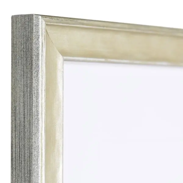 Weergave van de hoek van een elegante, zilveren houten lijst