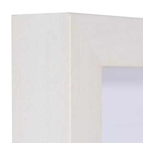 Hoekaanzicht van een witte, openporiën gelakte fotolijst voor canvassen
